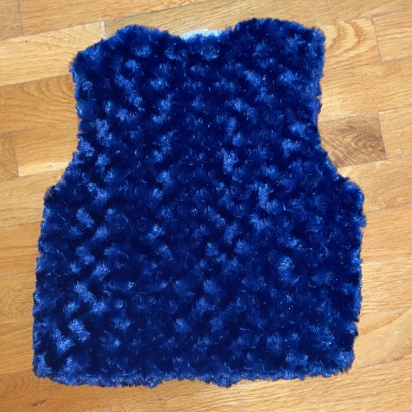 Les tout Petits faux fur blue vest size 16 - Picture 2 of 4